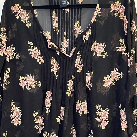 Torrid Womens Top Size 14 Black Floral Sheer Tunic Pleated Chiffon 16 Pintuck - Picture 5 of 14